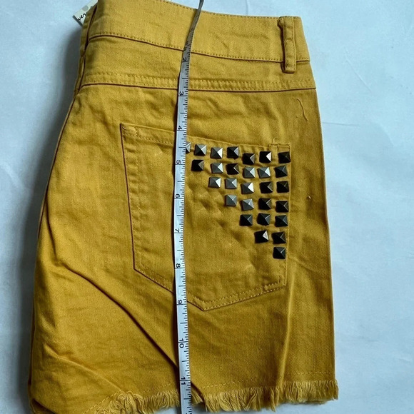 Very J Womens Shorts Size L Yellow Denim Spike Cut Out NWT Size Small S - Picture 4 of 6